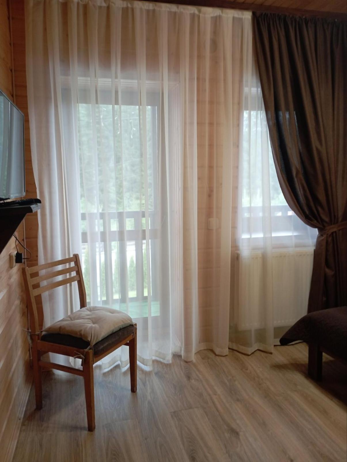 U Anastasii I Sofii Bilya Richki Pensionat Mykulytjyn Exteriör bild